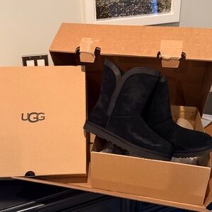 UGG Classic Short Lunara Boot